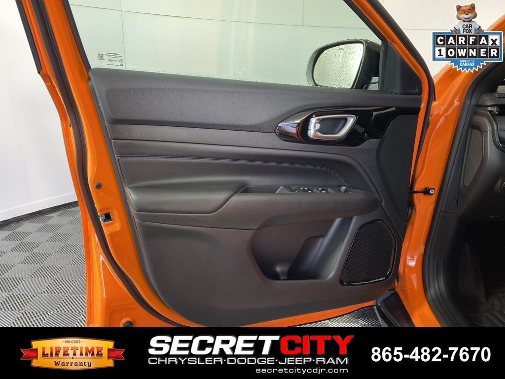 Used 2026 Jeep Compass Latitude AWD/4WD image 12