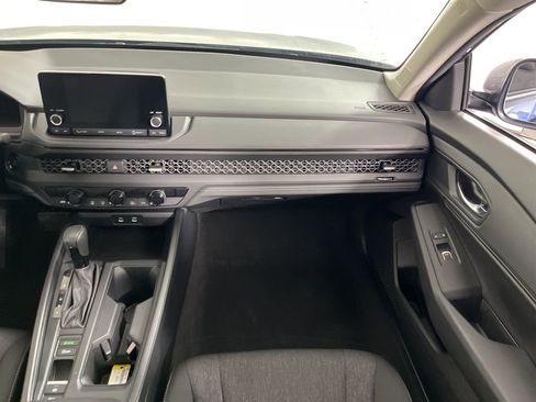 Used 2023 Honda Accord EX image 17