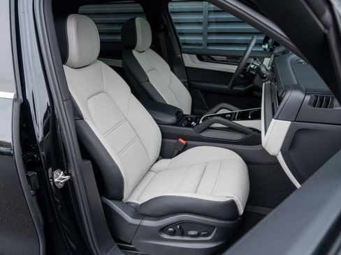 New 2026 Porsche Cayenne E-Hybrid image 37