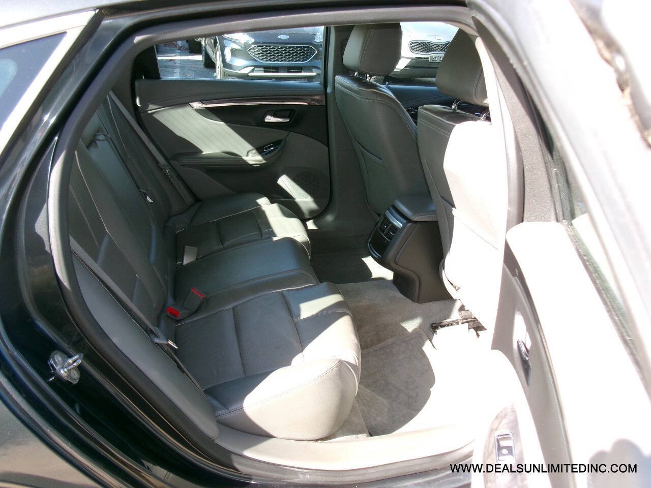 Used 2015 Chevrolet Impala LTZ FWD image 17