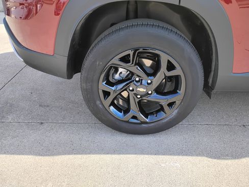 Used 2025 Chevrolet Trax LT w/ LT Convenience Package image 25