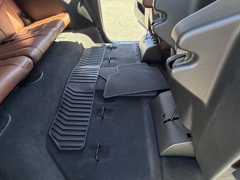 Used 2019 Cadillac Escalade ESV Luxury image 47