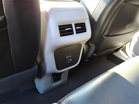 Used 2023 GMC Terrain SLT image 28