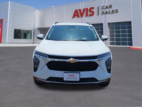 Used 2025 Chevrolet Trax LT w/ LT Convenience Package FWD image 10