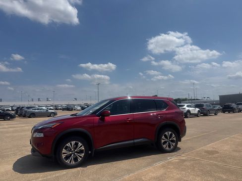 Used 2021 Nissan Rogue SV FWD image 12