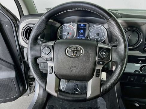 Used 2021 Toyota Tacoma SR5 RWD image 13