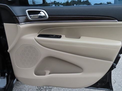 Used 2018 Jeep Grand Cherokee Limited w/ Luxury Group II image 36