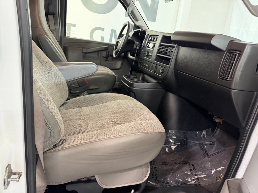 Used 2020 Chevrolet Express 3500 LT w/ LT Preferred Equipment Group RWD image 24