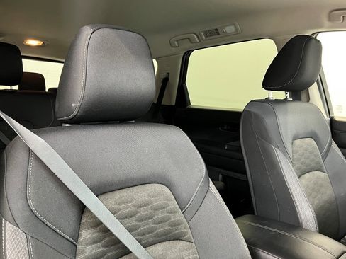 Used 2024 Nissan Pathfinder SV image 12