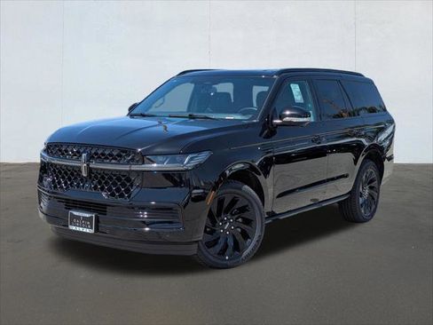 New 2026 Lincoln Navigator Reserve w/ Jet Appearance Package AWD/4WD image 1