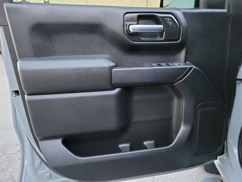 Used 2024 Chevrolet Silverado 1500 Custom image 18