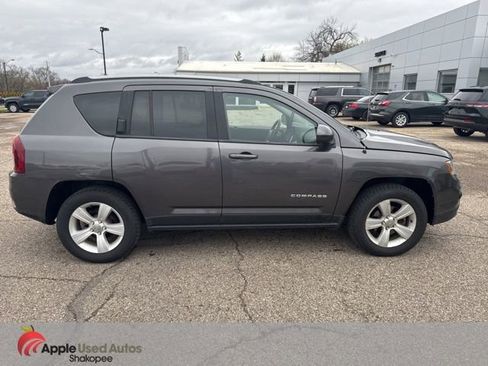 Used 2017 Jeep Compass Latitude image 8