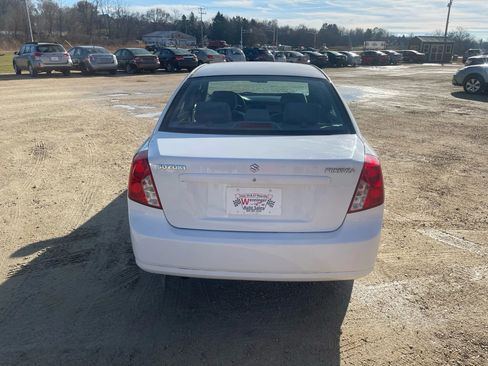 Used 2008 Suzuki Forenza Sedan image 3