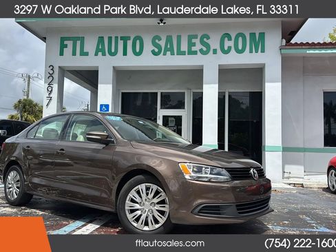 Used 2011 Volkswagen Jetta SE image 2