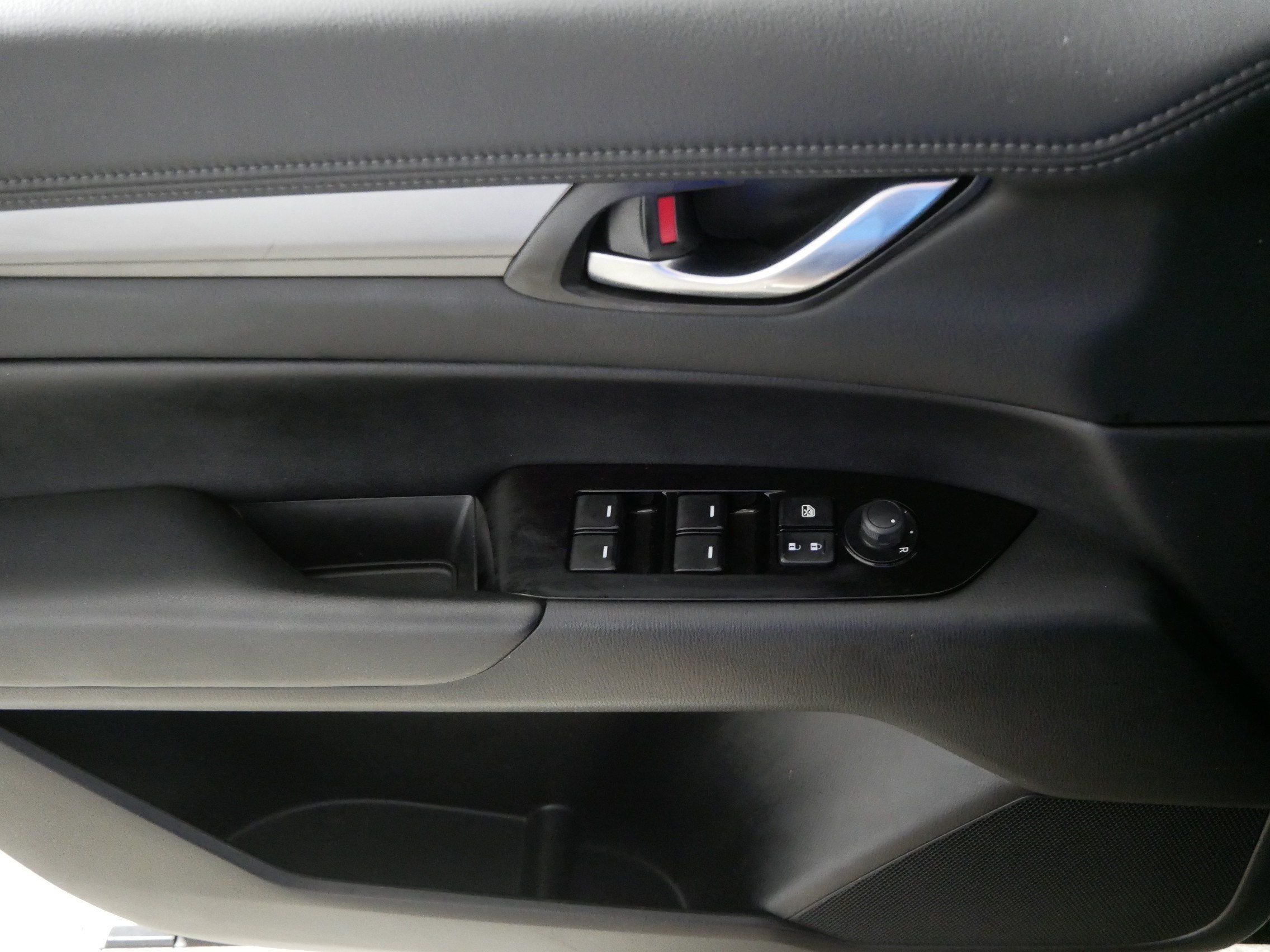 Used 2025 MAZDA CX-5 AWD 2.5 S w/ Preferred Package image 19