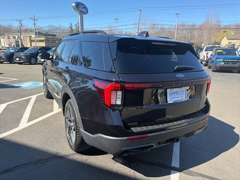Used 2025 Ford Explorer ST-Line w/ ST-Line Street Pack AWD/4WD image 5