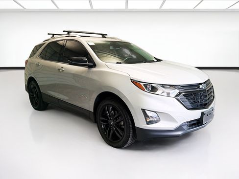 Used 2020 Chevrolet Equinox LT w/ Sport Edition FWD image 3