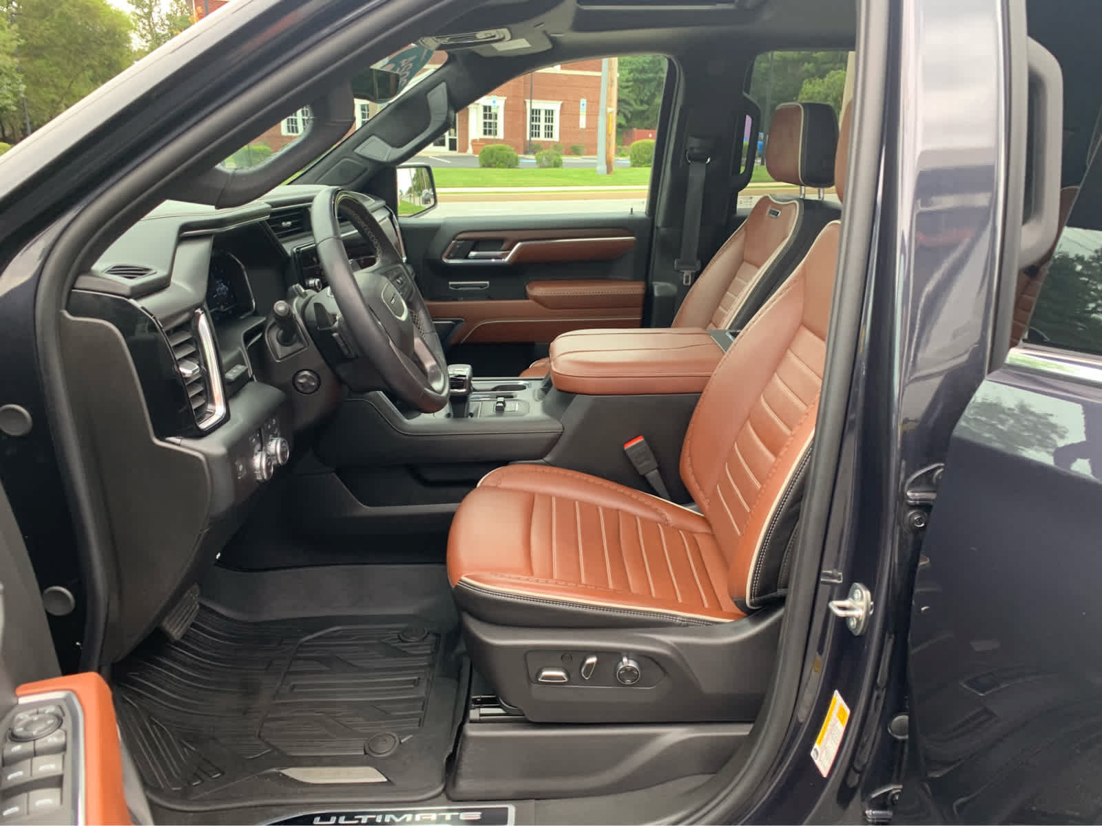 Used 2024 GMC Sierra 1500 Denali Ultimate AWD/4WD image 11