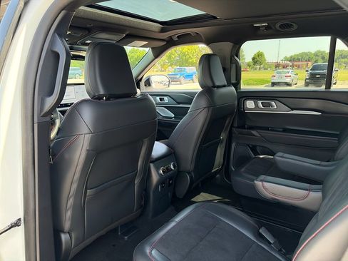 Used 2025 Ford Explorer ST w/ Sun And Sound Package AWD/4WD image 31