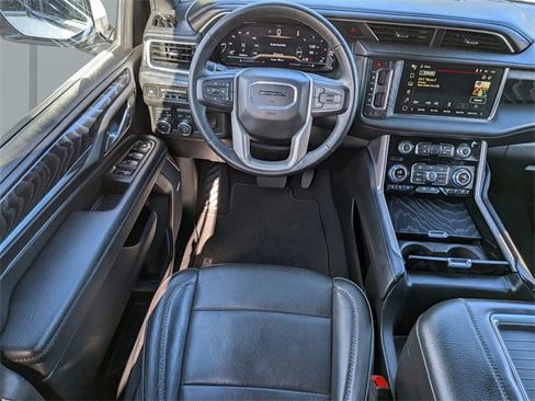 Used 2024 GMC Yukon XL Denali image 16