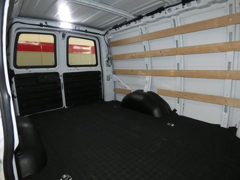 Used 2023 GMC Savana 2500 w/ Driver Convenience Package image 21