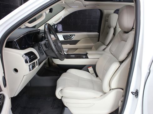 Used 2021 Lincoln Navigator Reserve w/ Luxury Package image 32