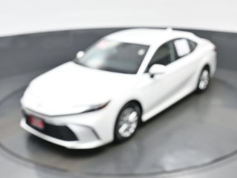 Used 2025 Toyota Camry LE FWD image 36