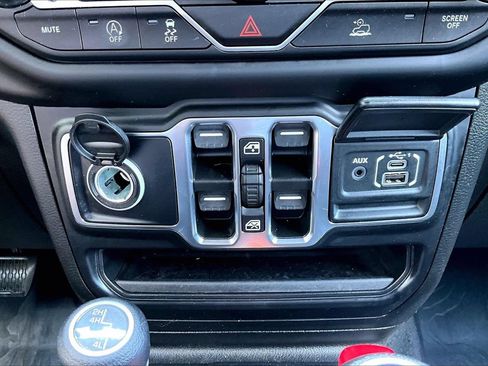 Used 2022 Jeep Wrangler Unlimited Sport w/ Sun And Sound Package AWD/4WD image 17