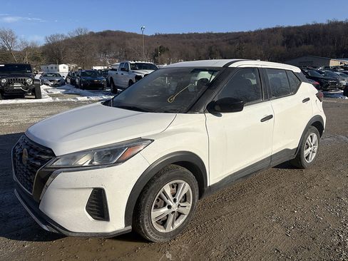 Used 2021 Nissan Kicks S image 1