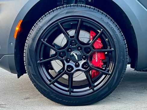 Used 2022 Aston Martin DBX Base image 9