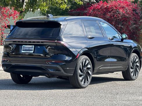 New 2026 Lincoln Nautilus Reserve w/ Jet Appearance Package AWD/4WD image 4