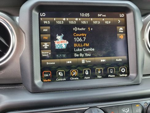 Used 2020 Jeep Gladiator Overland AWD/4WD image 18