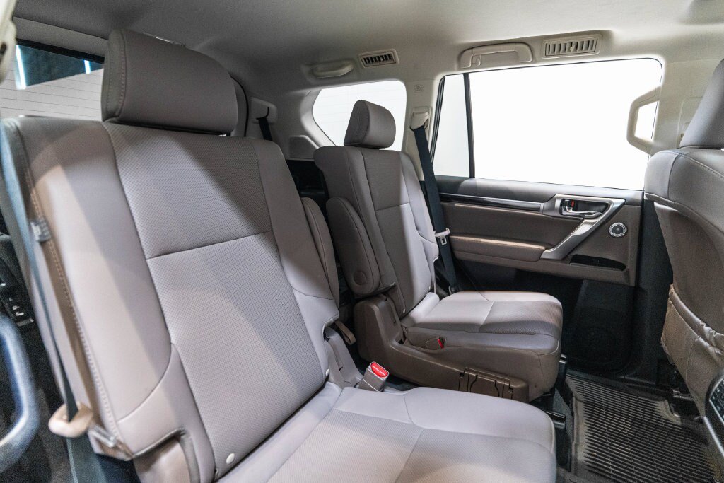 Used 2023 Lexus GX 460 Premium w/ Accessory Package AWD/4WD image 37