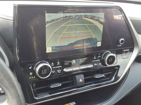 Used 2023 Toyota Highlander Limited AWD/4WD image 15