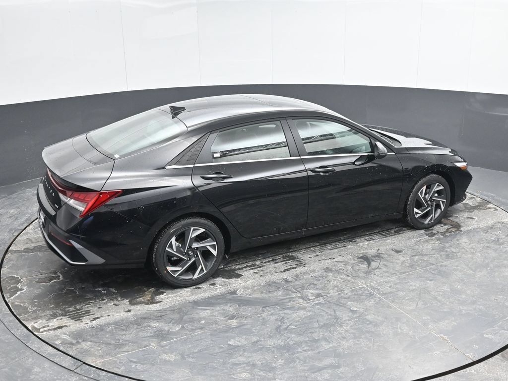 Used 2026 Hyundai Elantra Limited w/ Cargo Package FWD image 37
