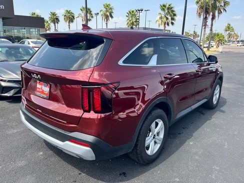 Used 2025 Kia Sorento LX FWD image 6