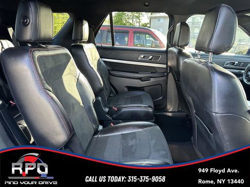 Used 2019 Ford Explorer XLT w/ Equipment Group 202A AWD/4WD image 33