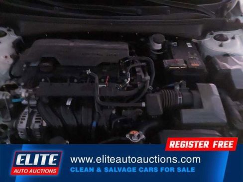 Used 2025 Hyundai Elantra SEL image 20