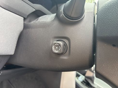 Used 2024 Toyota Sequoia Platinum image 32