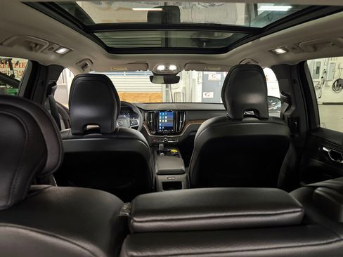 Used 2022 Volvo XC60 B5 Momentum w/ Climate Package image 29