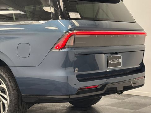 New 2027 Lincoln Navigator L Premier AWD/4WD image 7