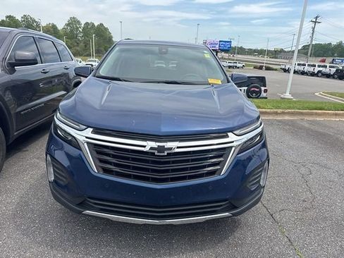 Used 2022 Chevrolet Equinox LT image 2