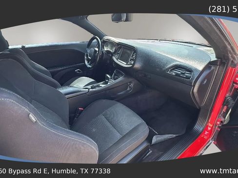 Used 2016 Dodge Challenger R/T RWD image 17