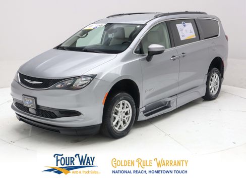 Used 2021 Chrysler Voyager Lxi FWD image 9
