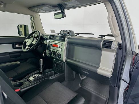 Used 2012 Toyota FJ Cruiser 2WD image 27