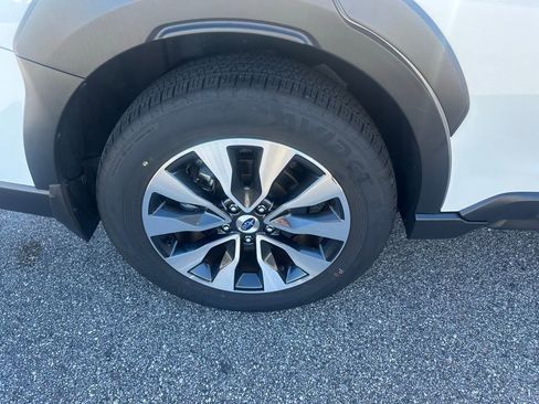 Used 2025 Subaru Outback Touring w/ Popular Package #2 image 5