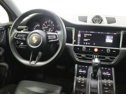 Used 2022 Porsche Macan AWD/4WD image 28
