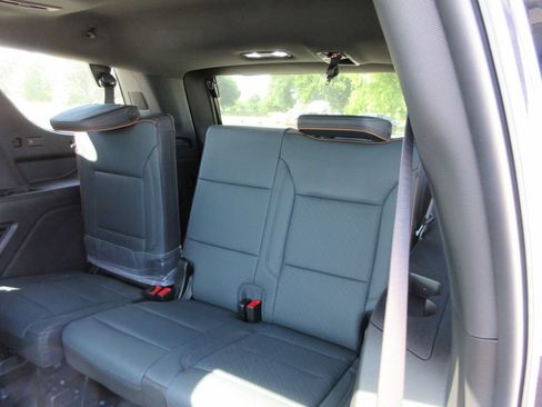 New 2026 GMC Yukon AT4 w/ AT4 Premium Package AWD/4WD image 11