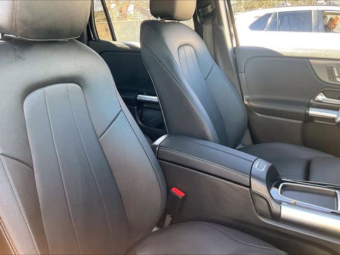 Used 2025 Mercedes-Benz GLA 250 image 9