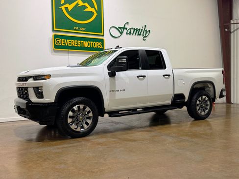 Used 2022 Chevrolet Silverado 2500 Custom w/ Custom Value Package image 3